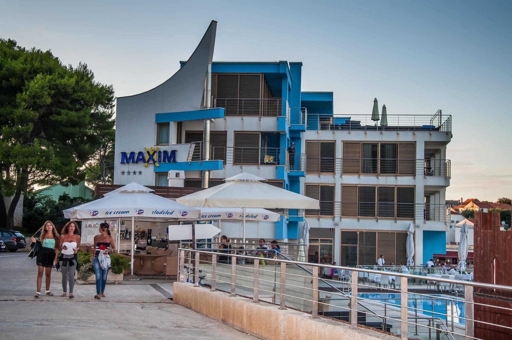 Hotel Maxim Bozava Exterior photo