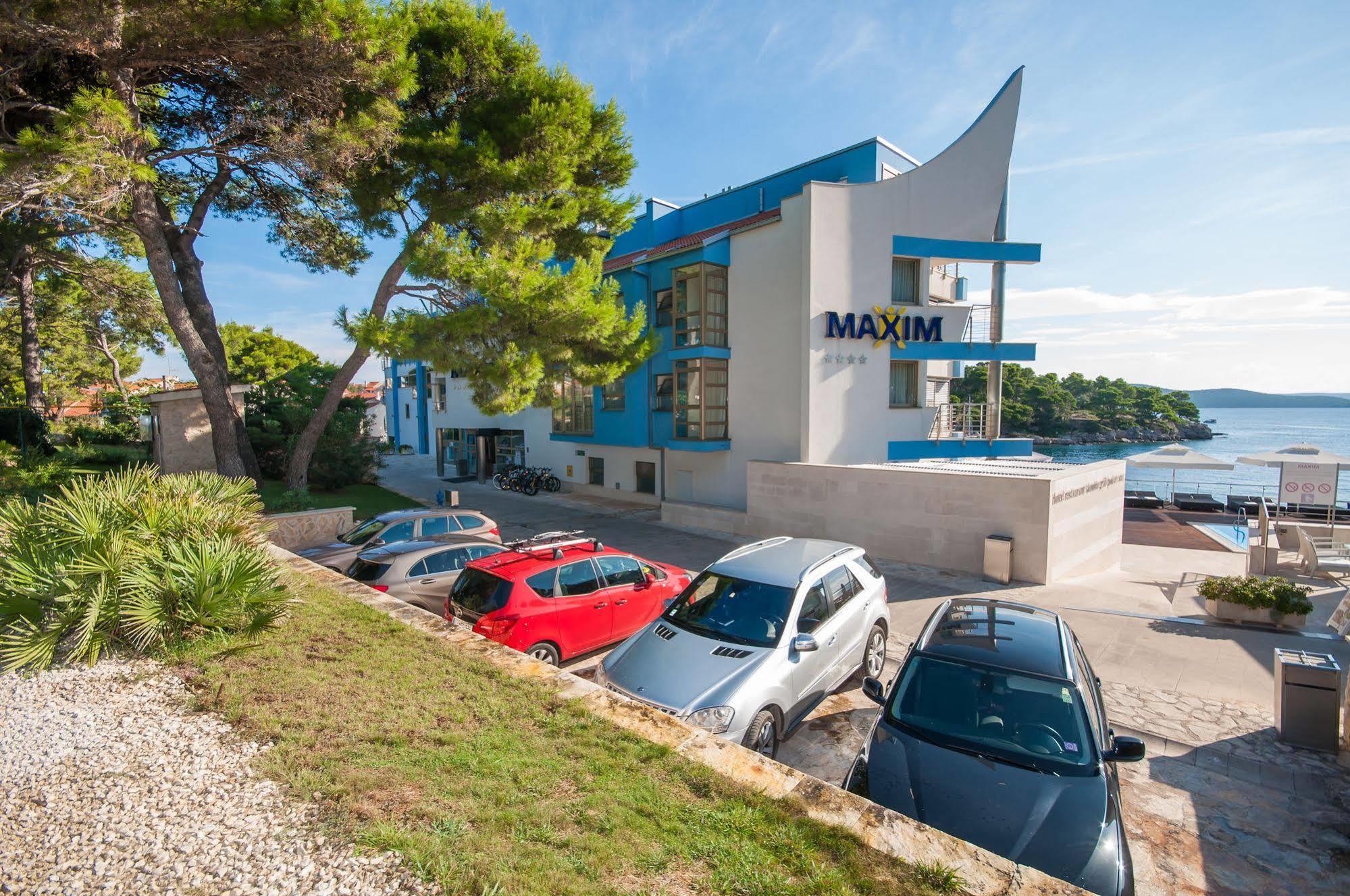 Hotel Maxim Bozava Exterior photo